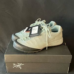 Arc’teryx Konseal Hiking Shoes Brand New in Box